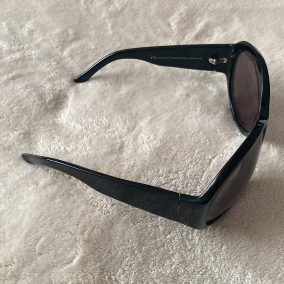Gucci sunglasses 🕶️ - Picture 8 of 10